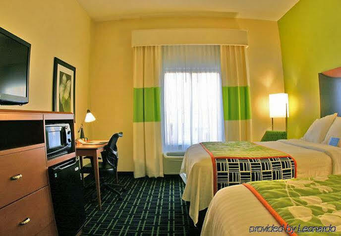 Fairfield Inn Suites Brunswick Room photo